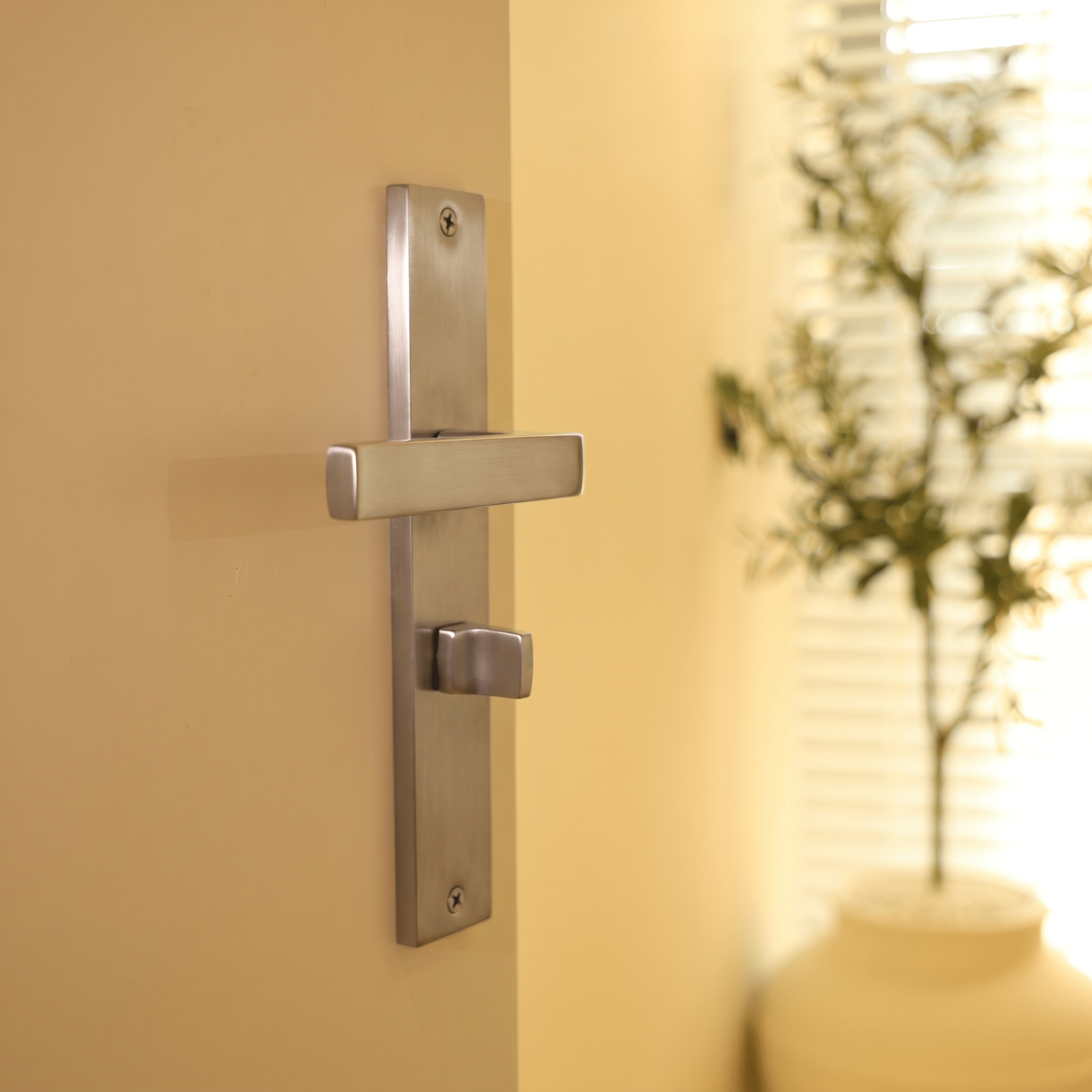 Grado - Serrure WC en inox sur plaque longue droite - PC 63 mm