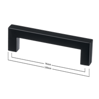 Vooraanzicht van de handgreep in de kleur zwart van Ostiumhome. Met afmetingen 96/108 mm.