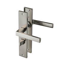 RVS zilveren Grado WC-deurklink op lang schild 245 mm met geïntegreerd vrij-bezetslot hartafstand 63 mm