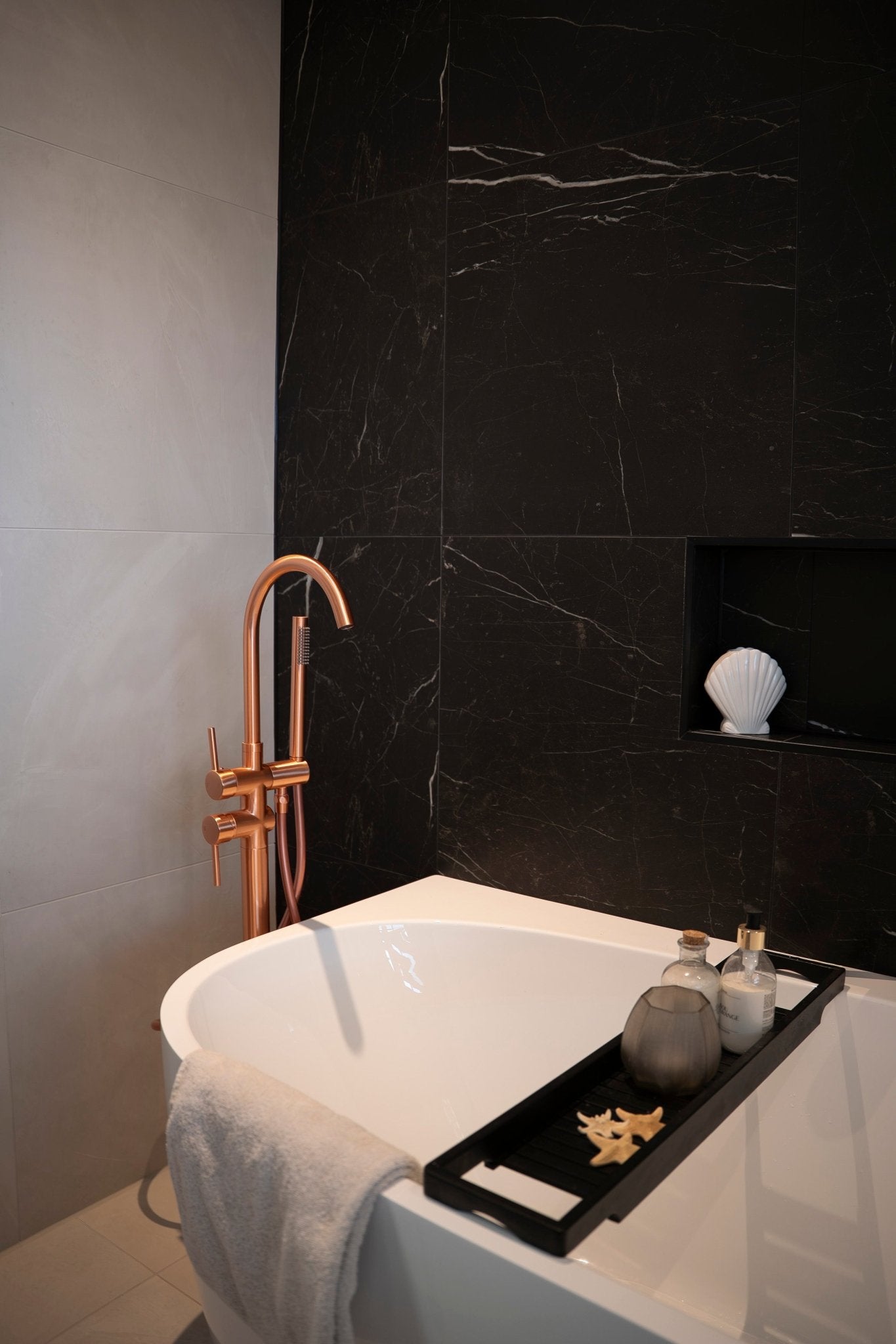 Armonio - Robinet de baignoire sur pied Cuivre rosé - avec douchette