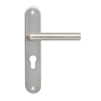 Deurklink met Cilindergat van Ostiumhome. Kleur RVS Zilver.