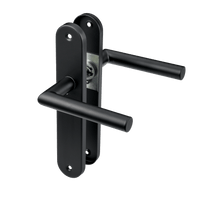 Complete set geveerde RVS Belluno deurbeslag mat zwart rond schild met comfortabele ergonomische greep 
