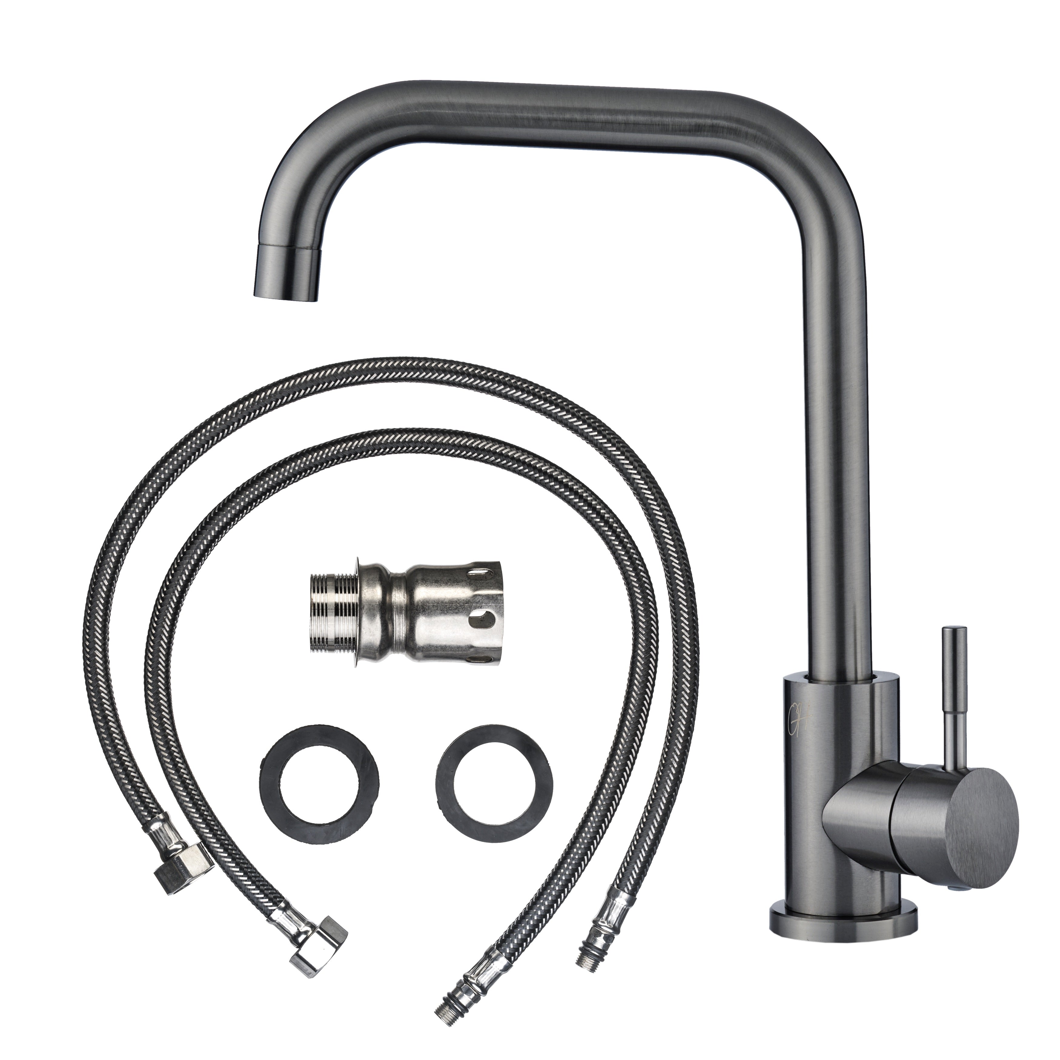 Gun Metal keukenkraan met flexibele aansluitslangen en montagemateriaal overzichtelijk verpakt.

