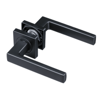 Geveerde mat zwarte Imperia deurklink op vierkant rozet 130 mm grip