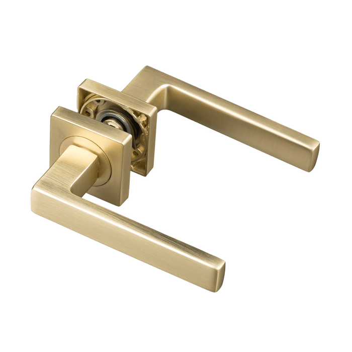 Geveerde mat gouden Selva deurklink 135 mm met vierkant rozet

