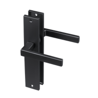 Mat zwarte Veneto deurklink op 245 mm vierkant schild voor moderne binnendeuren